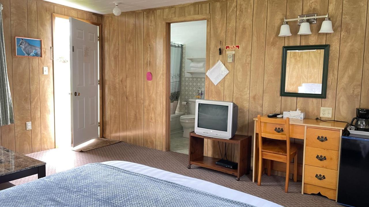 Rachel'S Motel And Cottages Surrey Exterior photo