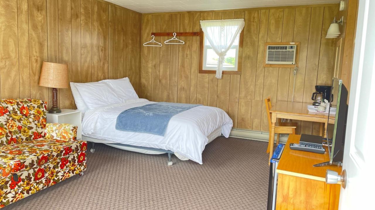 Rachel'S Motel And Cottages Surrey Exterior photo